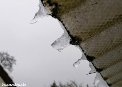Tauende Eiszapfen