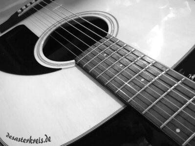 Gitarre in grau