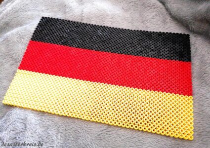 deutsche_fahne_buegelperlen_desasterkreis.de