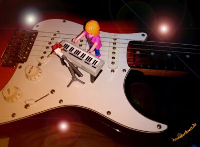 keyboard_on_guitar_desasterkreis.de