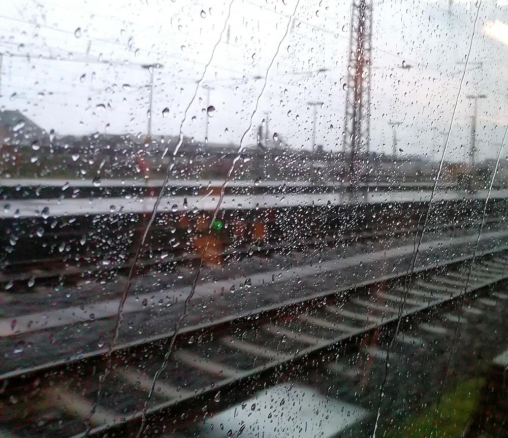 Regen bei der Zugfahrt