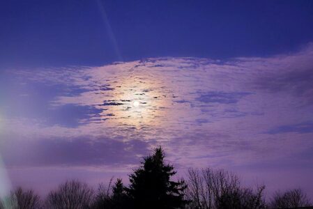 Verwolkter Mond