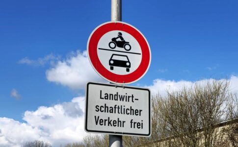 Nur der Landwirt darf Verkehr haben