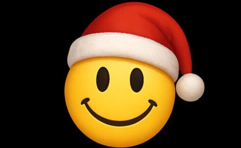 Smiley mit Nikolausmütze, grinsend, Weihnachtslook