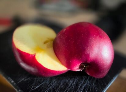 Einfach ein halbierter Apfel