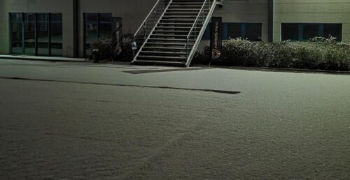 Jungfräuliche Schneedecke auf dem RESIS-TEC Parkplatz.