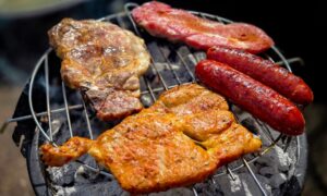 Die ersten Brocken über heißer Holzkohle