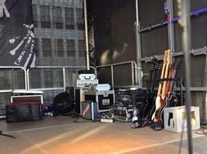 Betrachtet aus dem Desasterkreis: Wo Gitarren stehen, ist mein Umweg schon beschlossen ;-)