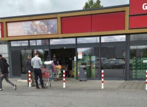 Betrachtet aus dem Desasterkreis: Nach Vatertag wird Leergut offenbar zum Mannschaftssport ;-)