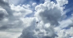 Vermutlich ein Airbus Beluga über Hamburg, diesmal nicht nur als Punkt am Himmel ;-)