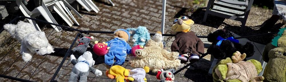 Große Plüschwäsche mit Trocknungsaufenthalt in der Sonne.