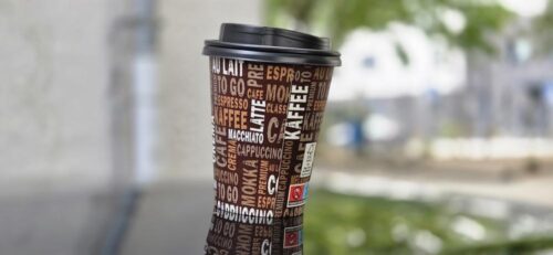 Coffee-to-go-Becher in Offenbach während eines Baustelleneinsatzes.