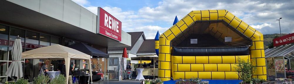 Aus „nur mal eben einkaufen“ wurde auf dem REWE-Parkplatz in Fürth ziemlich schnell Volksfeststimmung. 😁