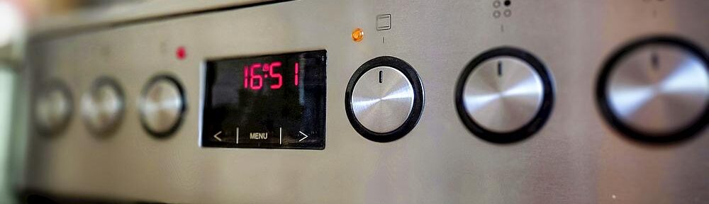 Ein ganz normaler Elektroherd. Was hinter dem Bedienfeld an Strippen steckt, scheint allerdings für manche ein echtes Mysterium zu sein